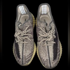 Men’s Yeezy Size 9 Zyon’s